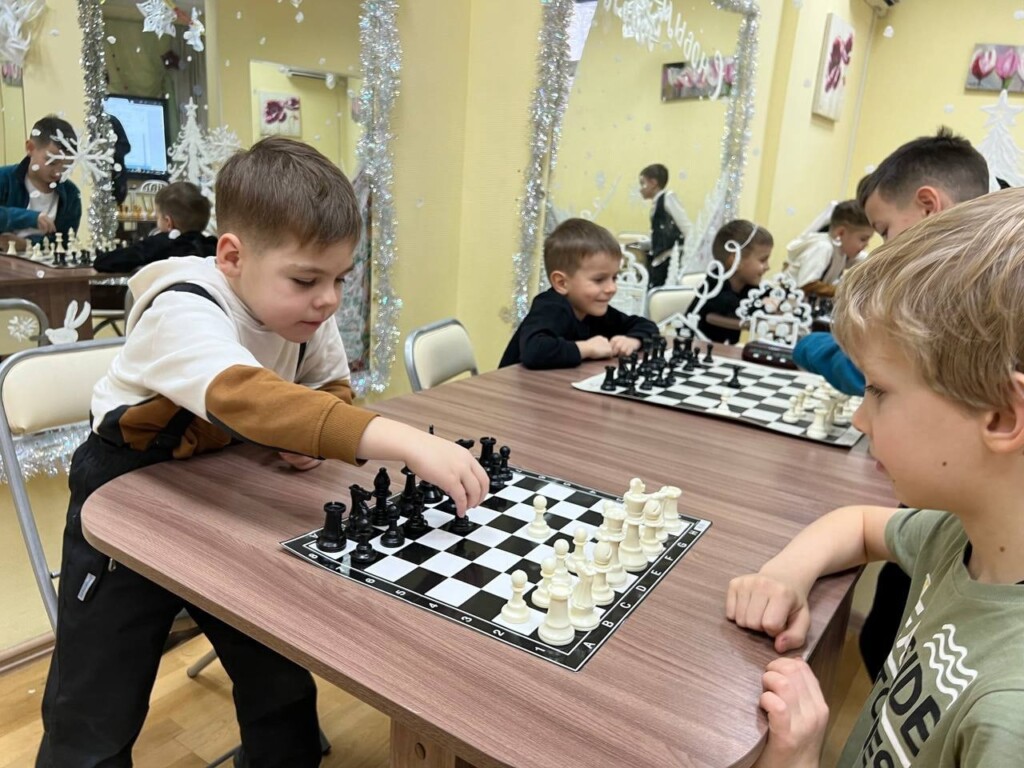 Филиал ЦДСМ «Астра» провёл турнир по шахматам «Шах и мат».