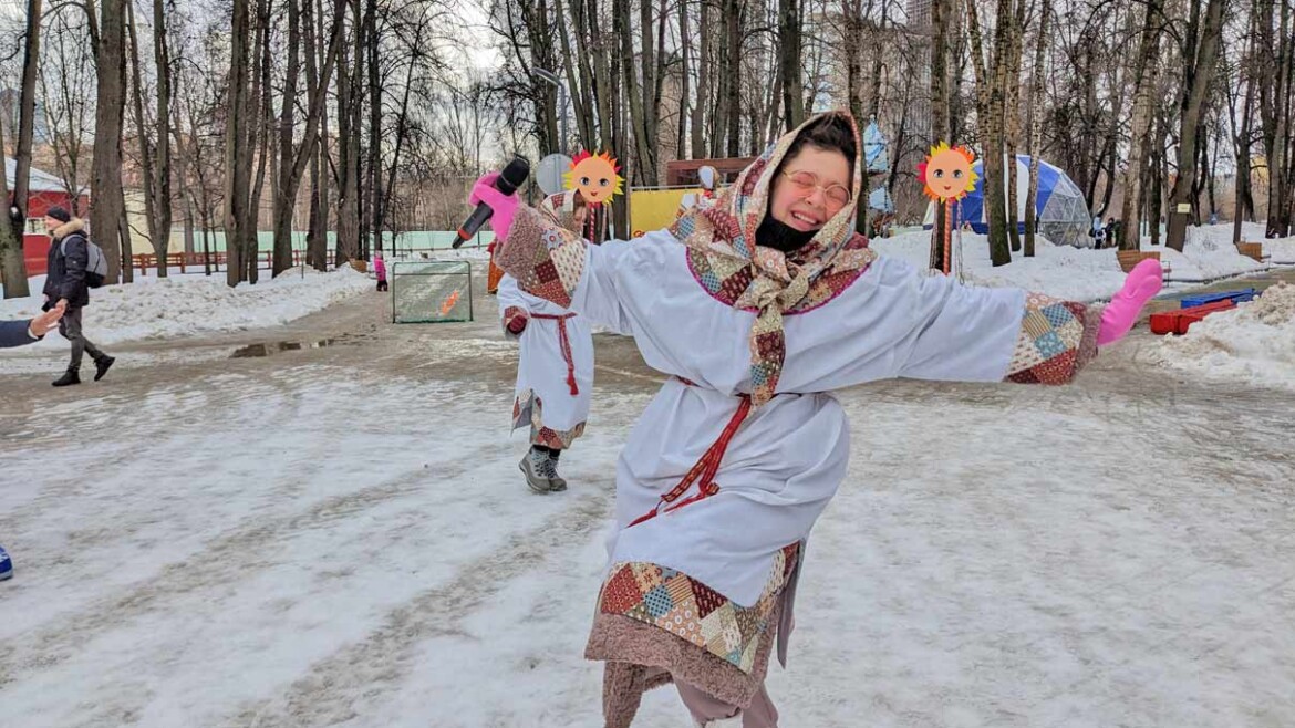 С блинами и народными гуляниями проводили Масленицу в детском парке «Фили». С блинами и народными гуляниями проводили Масленицу в детском парке «Фили».