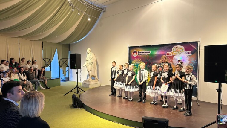 В рамках детского вокального фестиваля "Дорогомиловские нотки" прошел гала-концерт "Дорогомиловская весна".