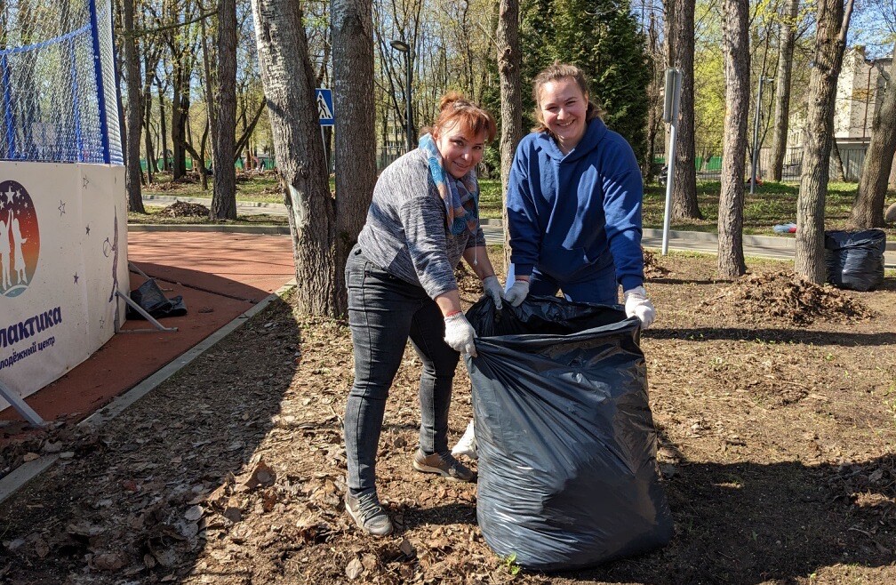 В детском парке "Фили" прошел субботник.