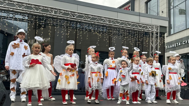 Вокальные коллективы филиала ЦДСМ «Астра» выступили на главной сцене «Солнце Москвы»