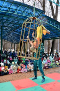 Клоун Николя и балерина Анастасия Волочкова в детском парке «Фили»