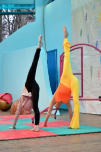 Клоун Николя и балерина Анастасия Волочкова в детском парке «Фили»